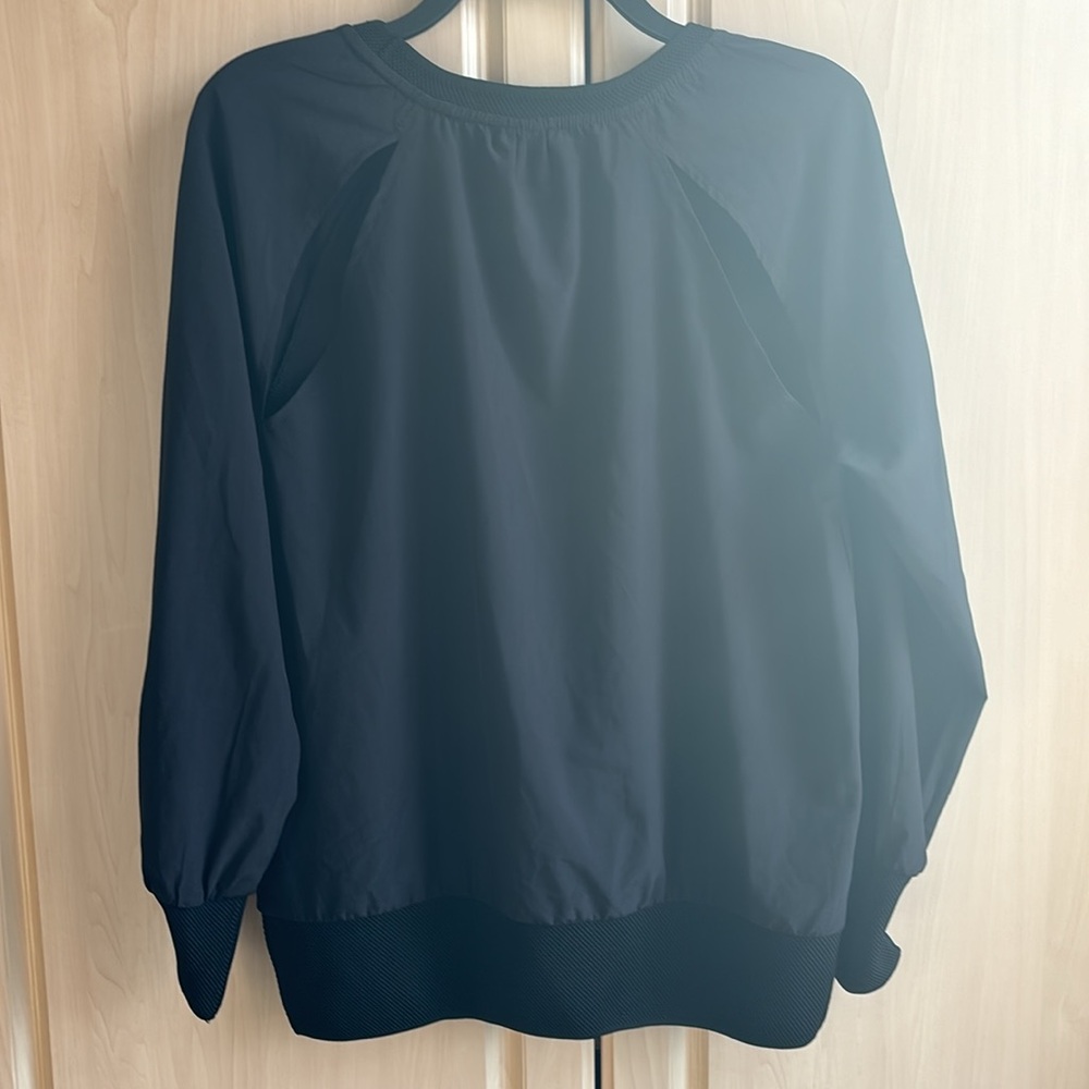 Fabletics long sleeve casual top with shoulder blade cut outs Xs EUC - Picture 9 of 9